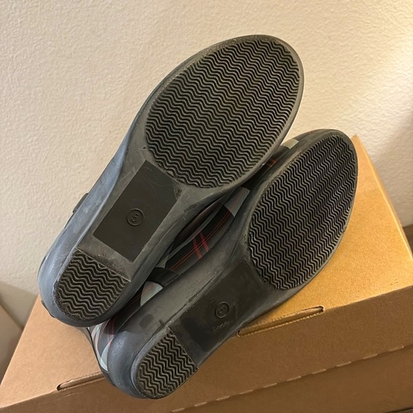 NEW [Charter Club] Cloudburst Black/Red Plaid Stretch Rain Boots Women’s Sz 5.0 - Picture 11 of 12